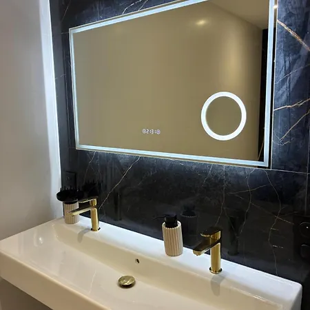 Design Face A L'ocean Et Au *